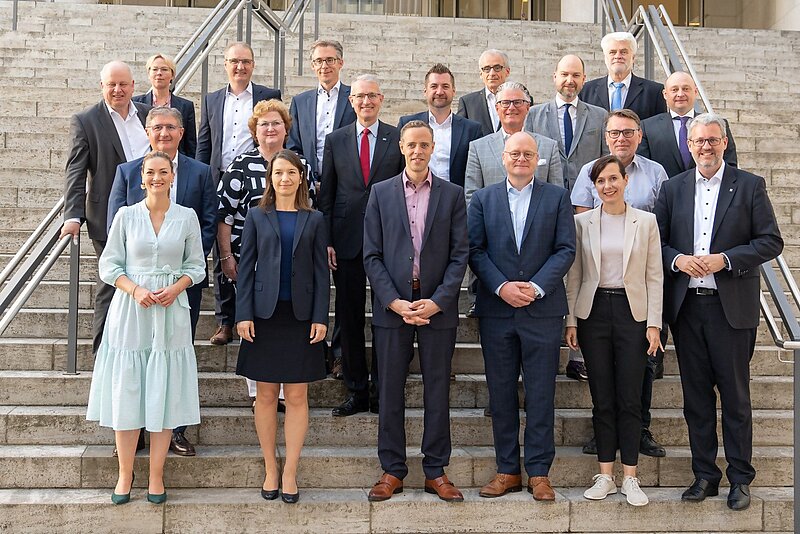 Gruppenfoto der Mitglieder des IT-Planungsrats nach der IT-Planungsrat-Sitzung am 22.06.2022