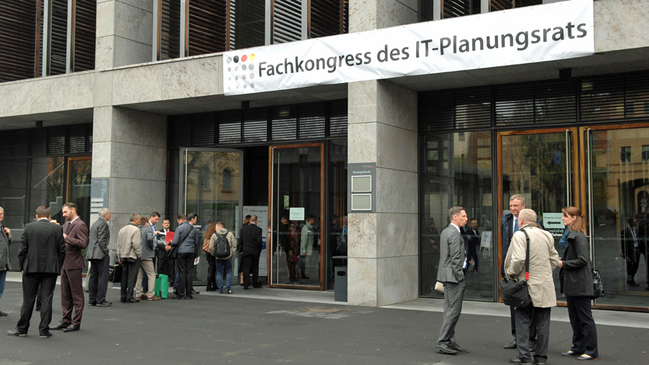 Außenansicht der Veranstaltungshalle beim Fachkongress des IT-Planungsrats 2018