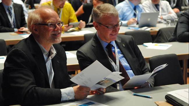 Zwei Zuschauer beim Fachkongress des IT-Planungsrats 2018